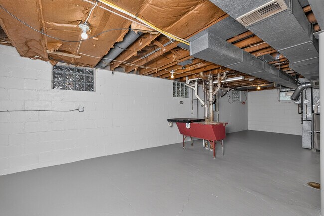 Building Photo - 13 Anthony Ln