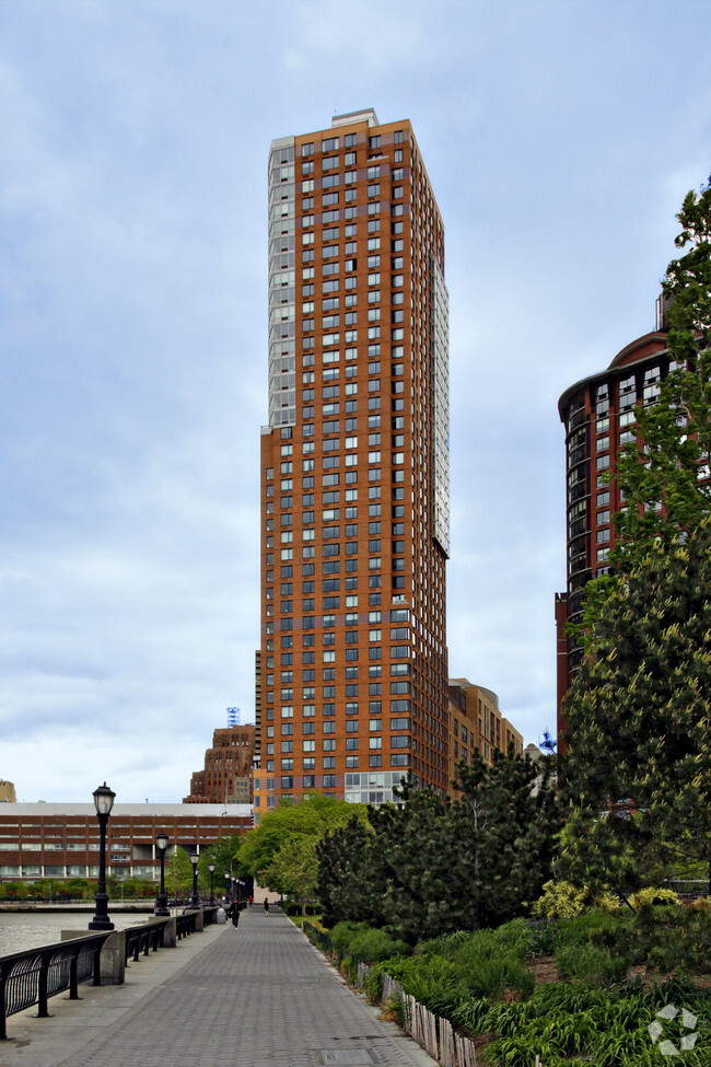 Building Photo - Tribeca Pointe