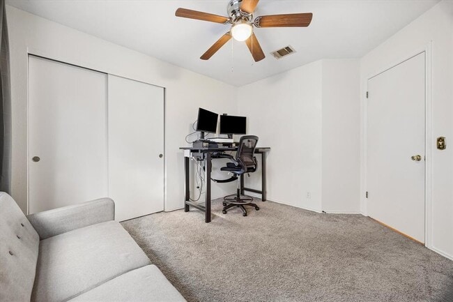 Building Photo - 2011 Harvest Moon Dr