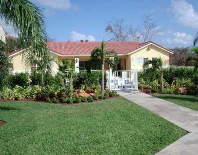 Primary Photo - TH 2/2.5