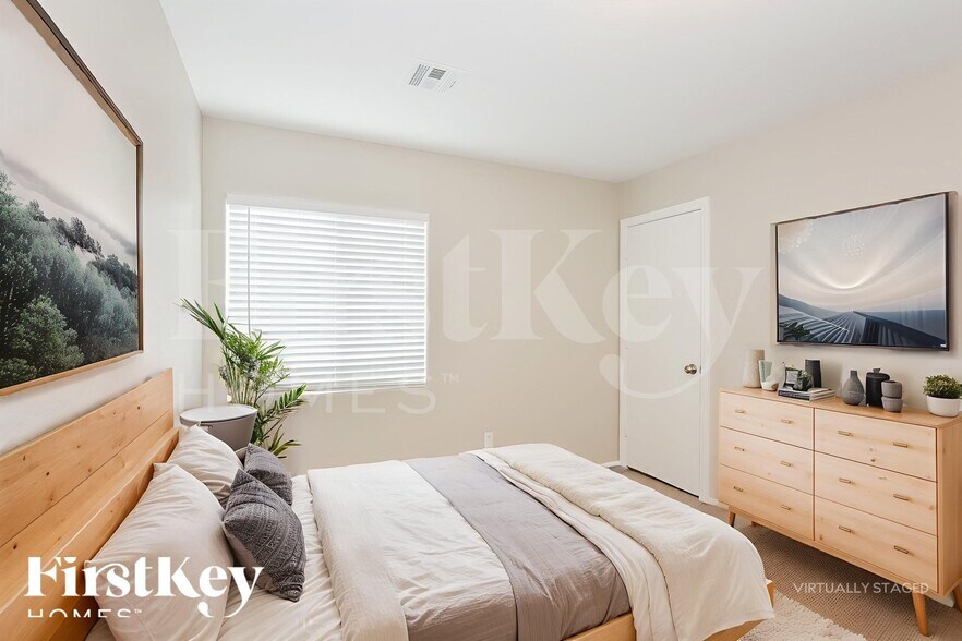 Building Photo - 624 E Brown Breeches Ave