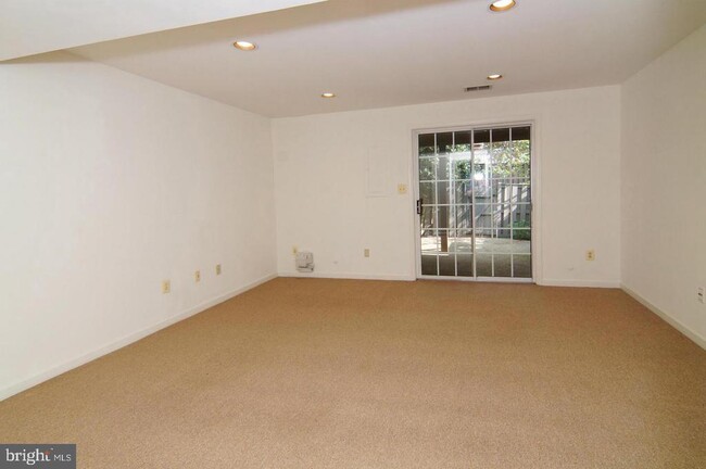 Building Photo - 6581 Cypress Point Rd