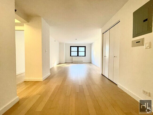 Building Photo - 222 E 39th St