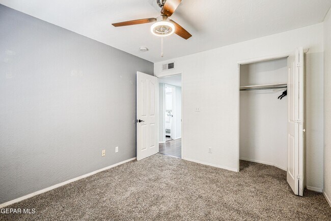 Building Photo - 6821 Pearl Ridge Dr