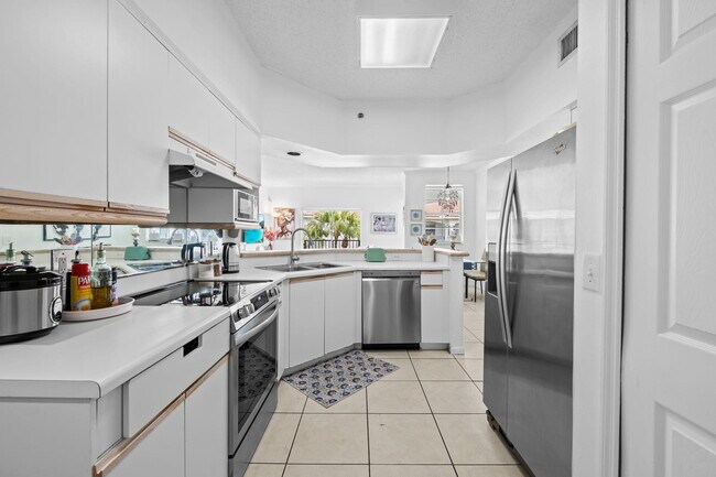 Building Photo - 3225 NE 184th St