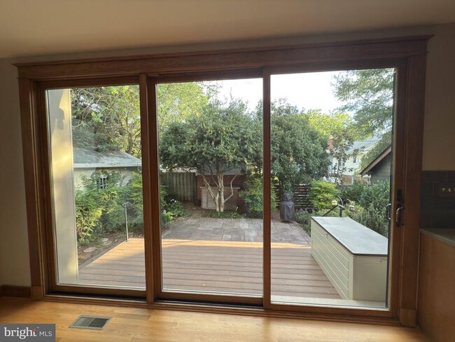 Building Photo - 807 Richmond Ave