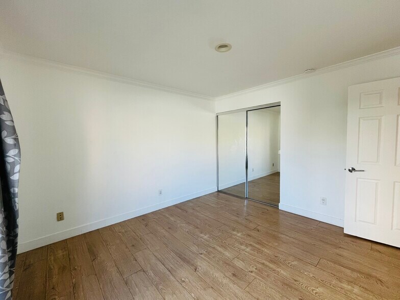 Building Photo - 3525 Lebon Dr