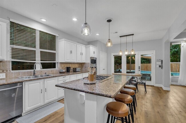 Building Photo - 211 Maple Path Pl