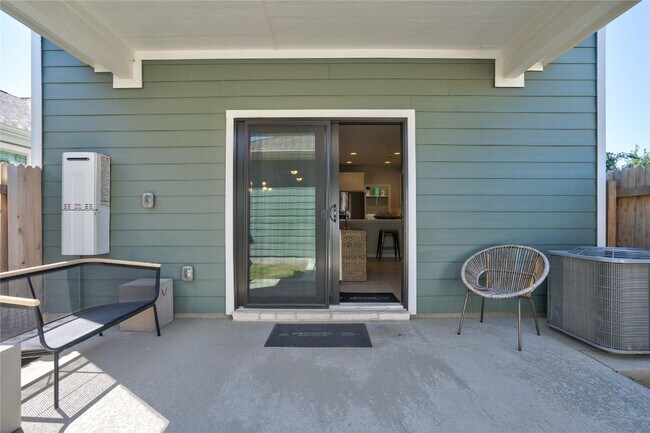 Building Photo - 1656 Artesian Spgs Xing