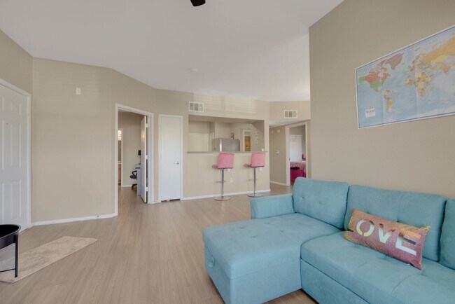Building Photo - Bright Ground-Floor Condo in Gated Traverse Point with Pool & Spa Amenities