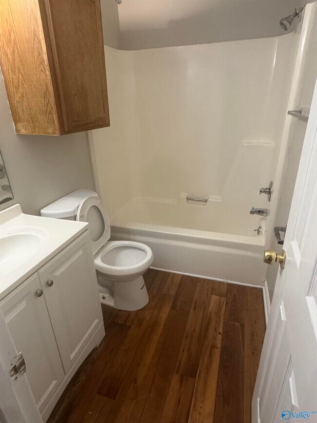 Building Photo - 4500 Bonnell Dr NW