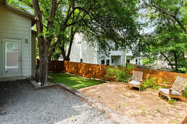 Building Photo - 1609 J J Seabrook Dr