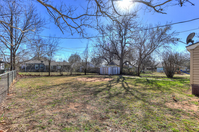 Building Photo - Affordable 3-Bedroom Home with Fenced Back...