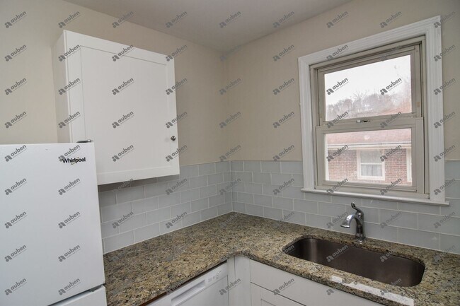 Building Photo - 3 Bedroom House For Lease!!!