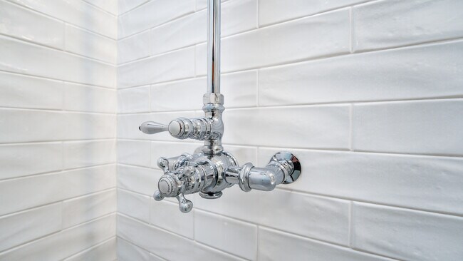 Building Photo - Burbank Wonder Years house