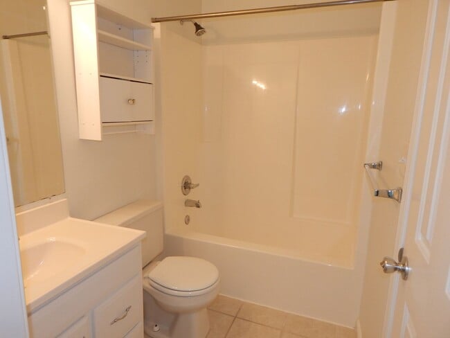 Building Photo - Spacious 2 Bedroom and 2 Full Bath Condominium