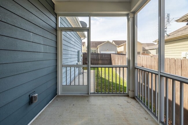 Building Photo - 2437 Duxbury Dr