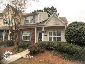 Building Photo - Beautiful End Unit Townhome in Mallard Creek!