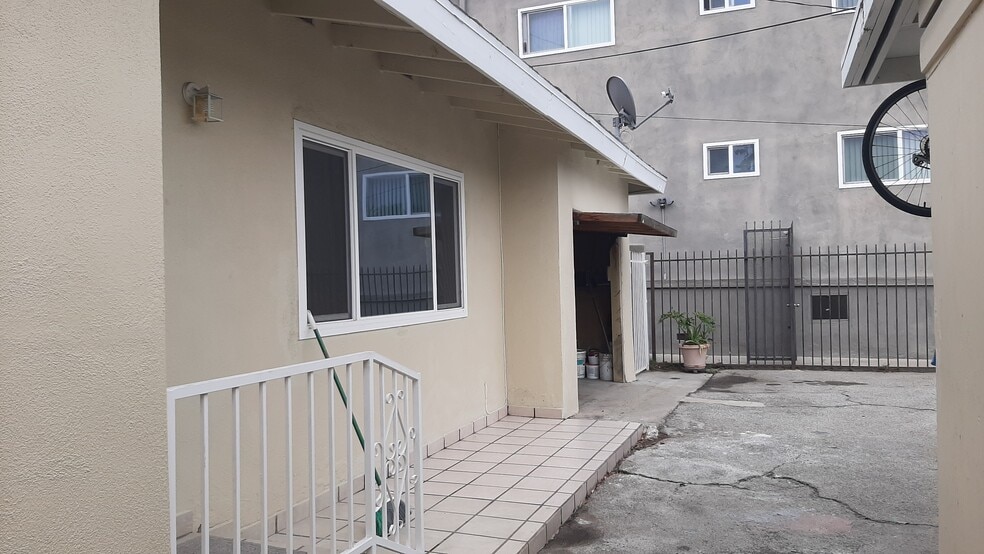 Building Photo - 455 W Elk Ave