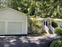 Building Photo - Beautiful & stunning 3-bed, 2-bath house i...