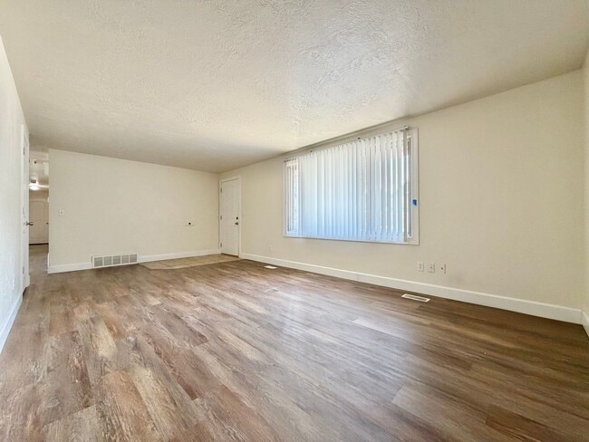 Building Photo - 250 N 360 W