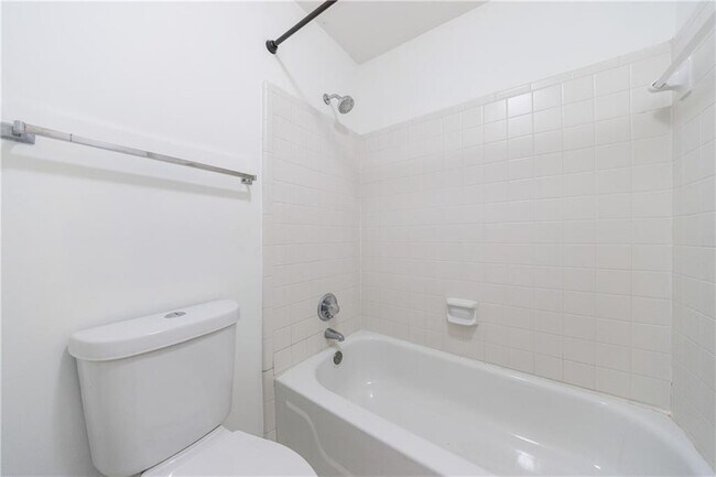 Building Photo - 27306 Plantation Dr NE