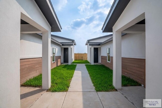 Building Photo - 3604 Hidalgo Cir