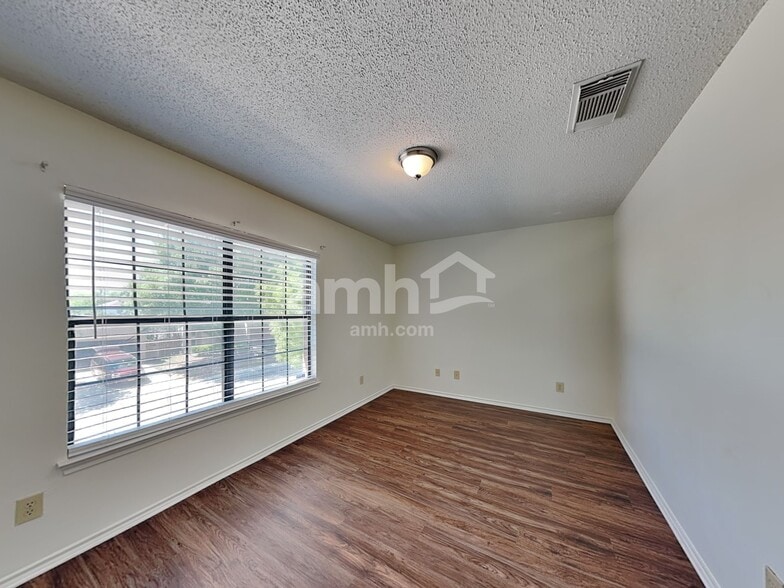 Building Photo - 8334 Tavern Pt