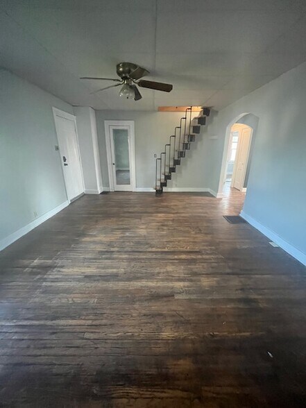Living room - 1212 W Carson St