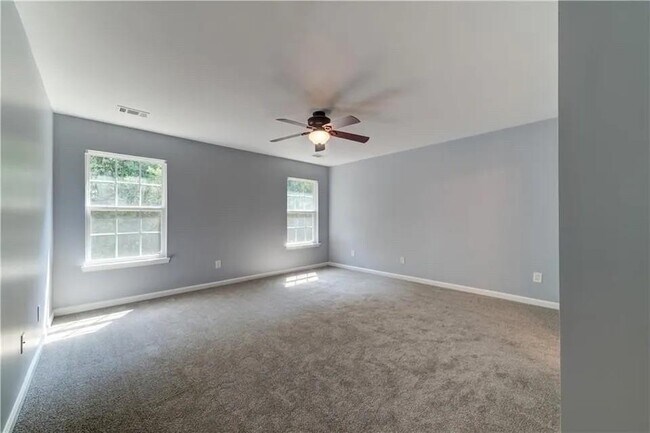 Building Photo - 2820 Mayfair Dr