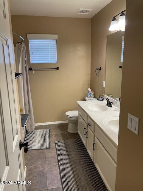 Building Photo - 722 W Canary Way