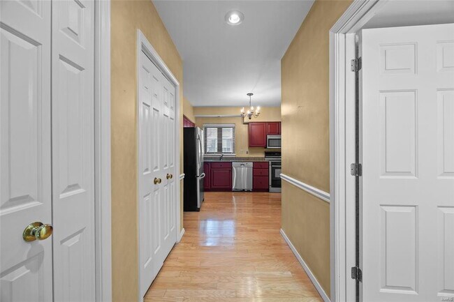 Building Photo - Condo in the Vibrant Clayton district!