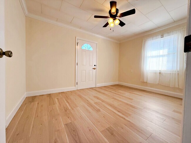 Building Photo - 315 E Millers Cove Rd