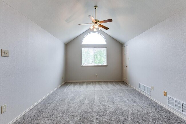 Building Photo - 2719 Cherlin Pl