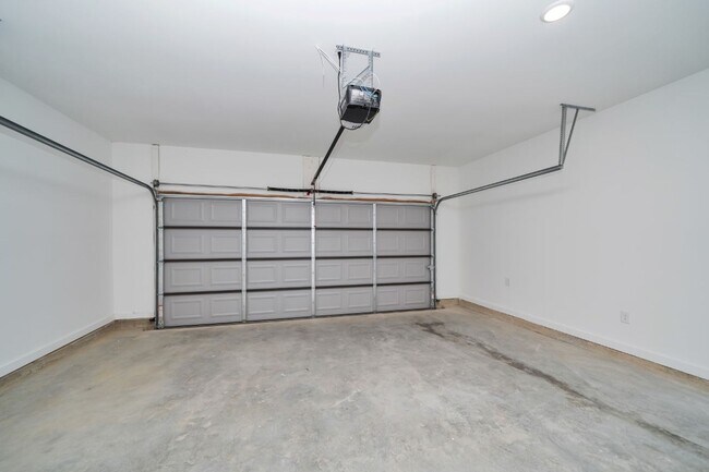 Building Photo - 5525 Blue Jay Cir