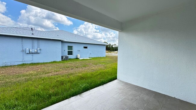 Building Photo - 702 Broadway Ave