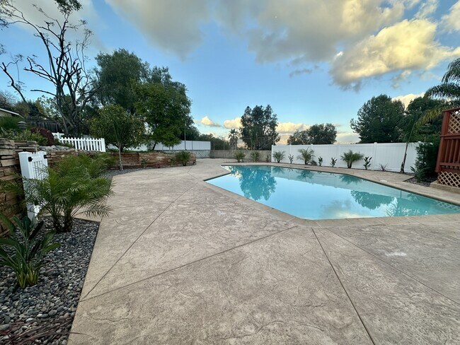 Building Photo - 9071 Paradise Park Dr