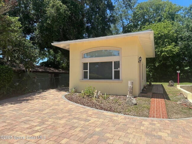 Building Photo - 1613 Indian River Dr