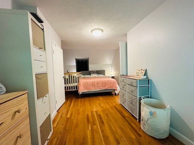 Building Photo - 20 Rockview Rd