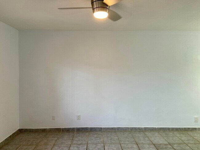 Building Photo - 2909 Middle River Dr