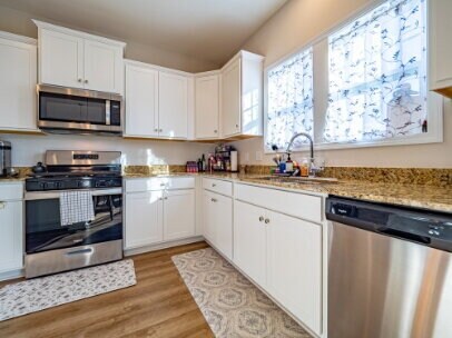 Building Photo - HUGE Owner's Suite!