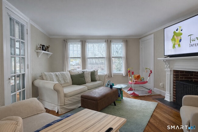 Building Photo - 15 E Main St