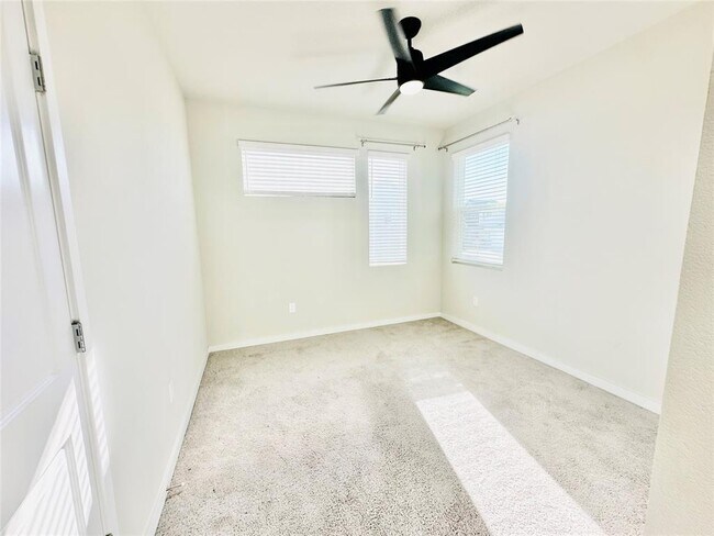 Building Photo - 1304 Limelight Ln