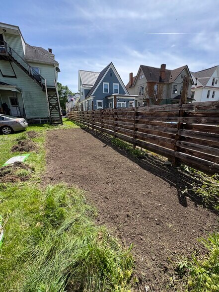 Yearly Tilled Garden - 407 Park Ave