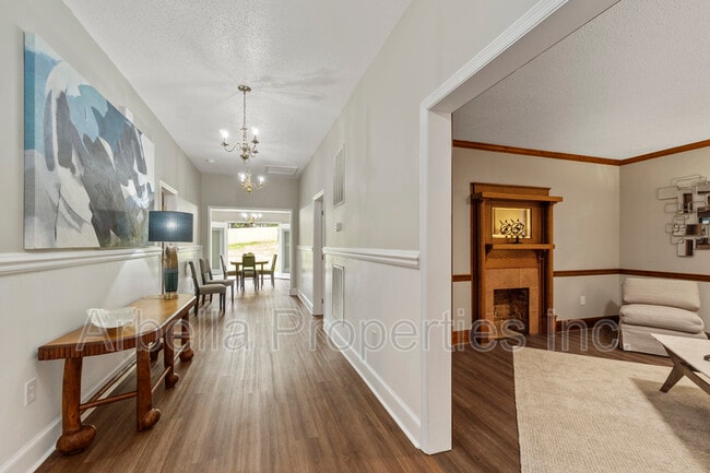 Building Photo - 311 S Cutler St