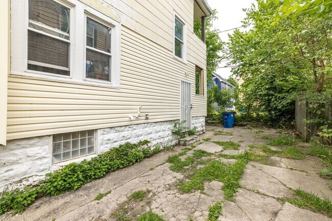 Building Photo - 3691 E 116th St