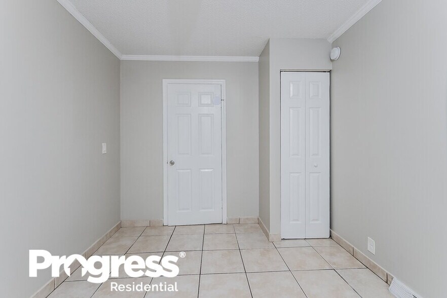 Building Photo - 1496 W 31st St