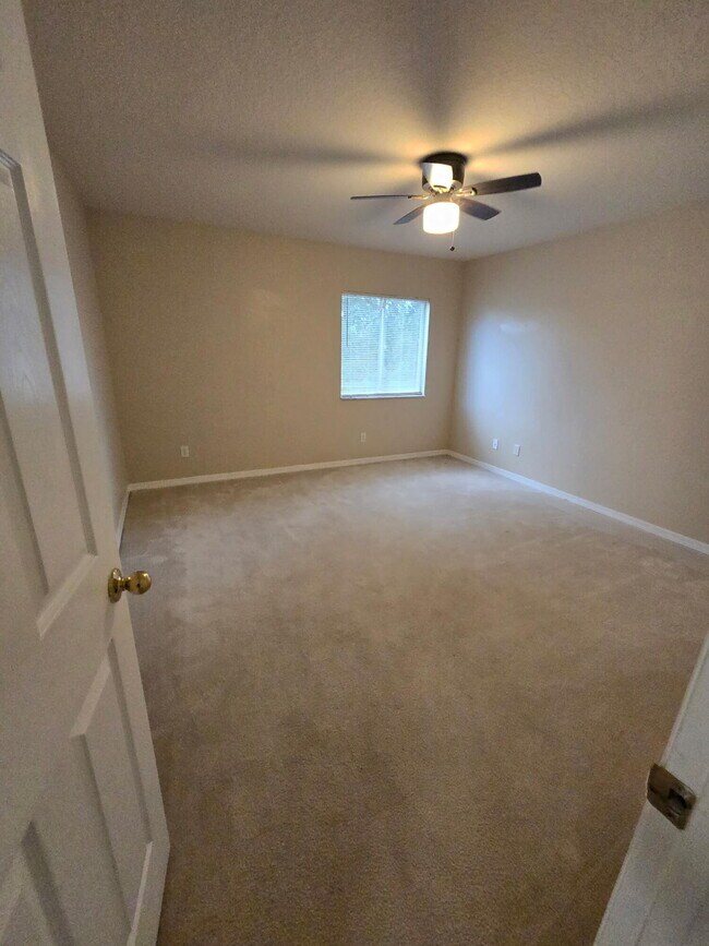 Building Photo - 1999 Newport Isles Blvd