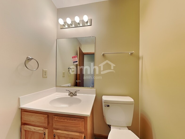 Building Photo - 713 W Aberdeen Dr