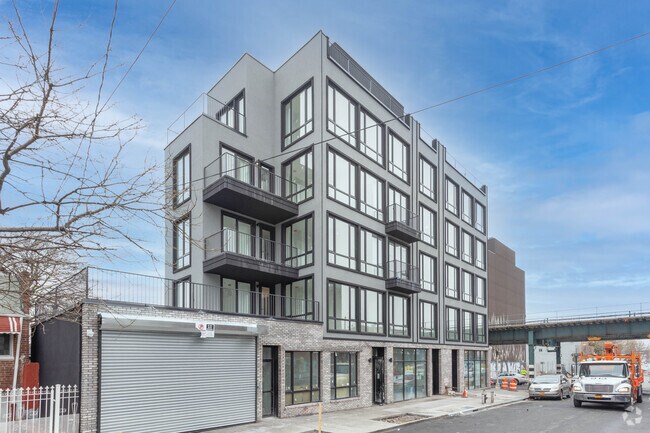 Primary Photo - 2741 Fulton St